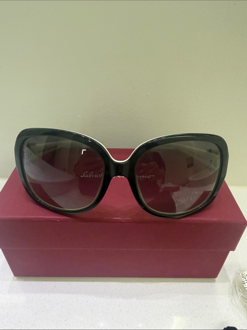 Salvatore Ferragamo Black Women's Oversized Sunglasses w/ Receipt / Case/ cloth
